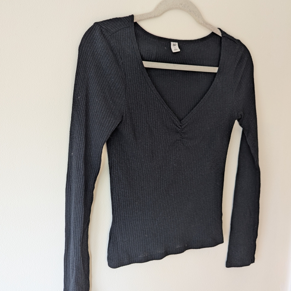 Women's Black V-Neck Ribbed Top